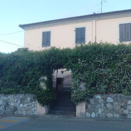 Terre Di Creta...Per Sognare Hotel Pomaia Екстериор снимка