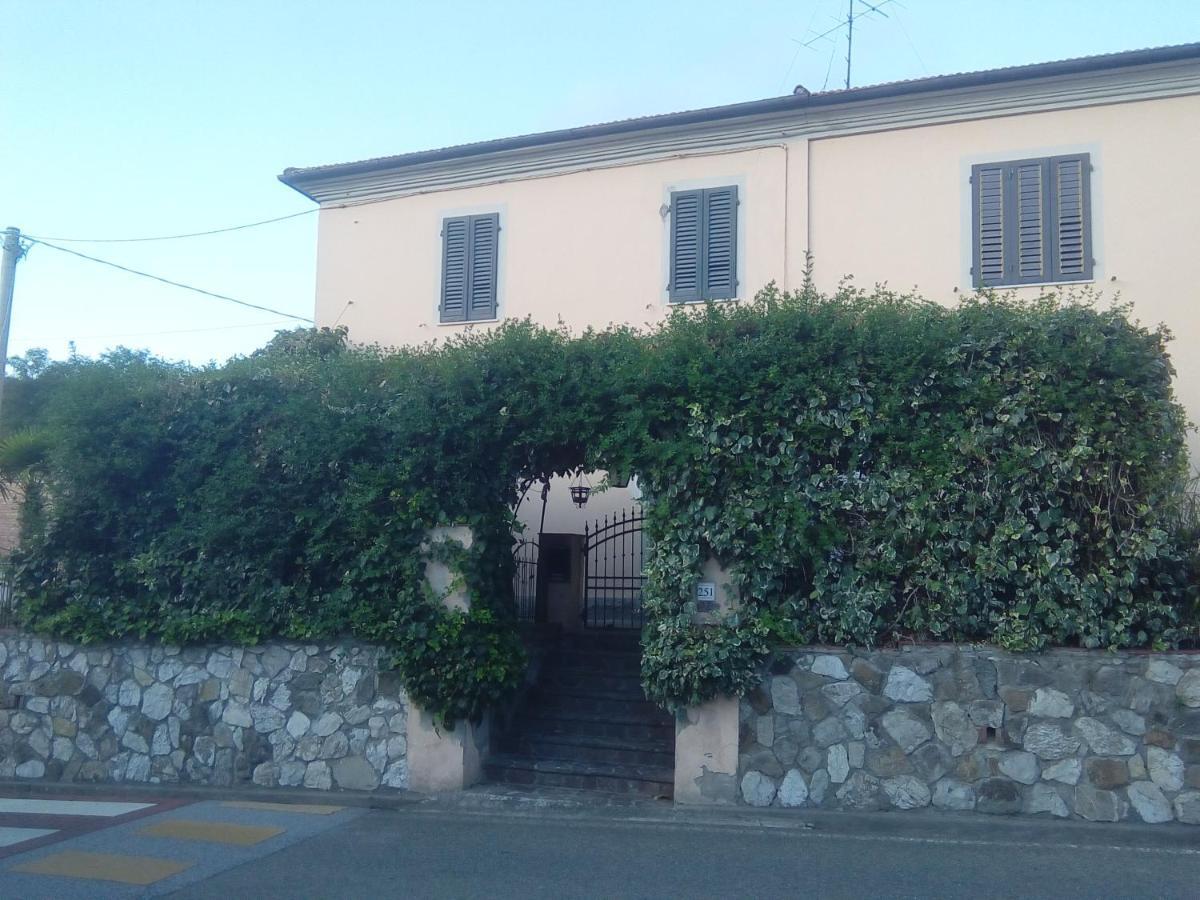 Terre Di Creta...Per Sognare Hotel Pomaia Екстериор снимка